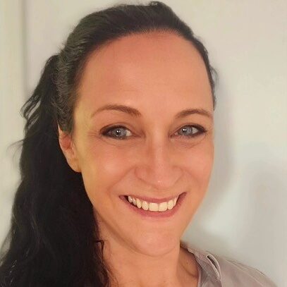 Jana Schmidt – Beratung rund um Kursstätten-Registrierung & Ablauf Jana Schmidt – Freie Mitarbeiterin & Ansprechpartnerin für das STRUTZING-Praktikumsnetzwerk